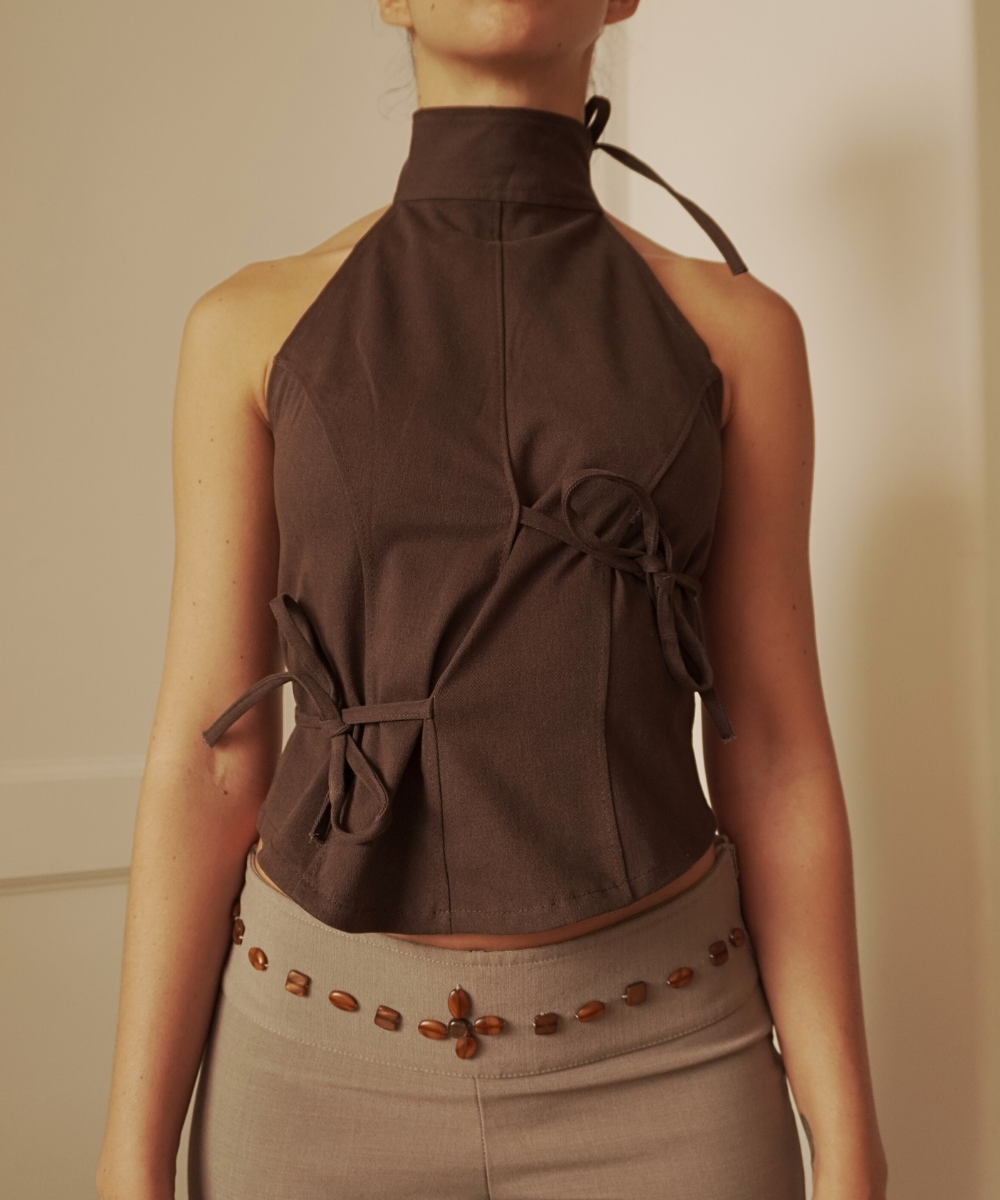 Top asimétrico ◦ Café ◦ Talla XS